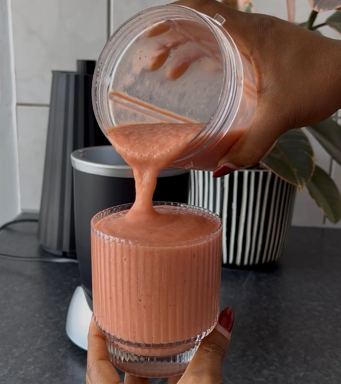 Strawberry Mango Sunrise Smoothie | Refreshing Summer Smoothie