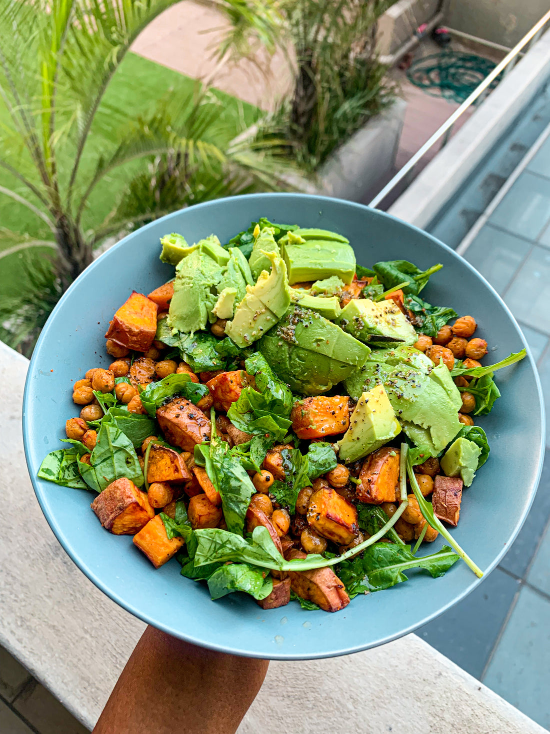 Chickpea and avo salad